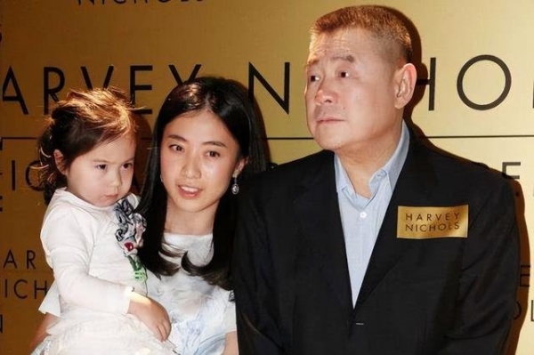 Cuộc sống của Josephine Lau: C&ocirc; b&eacute; được tặng vi&ecirc;n kim cương 1 . 000 Tỷ từ tỷ ph&uacute; Hồng K&ocirc;ng - Ảnh 1.