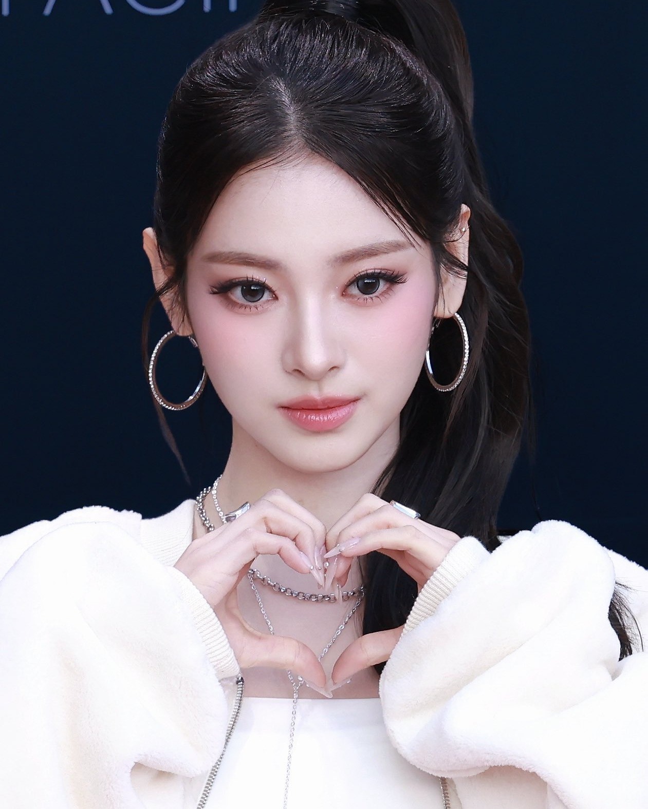 Đệ nhất mỹ nh&acirc;n showbiz thế hệ mới đẹp như tượng tạc vẫn kh&ocirc;ng h&agrave;i l&ograve;ng kh&aacute;n giả, lộ dấu vết h&uacute;t mỡ g&acirc;y sốc - Ảnh 11.