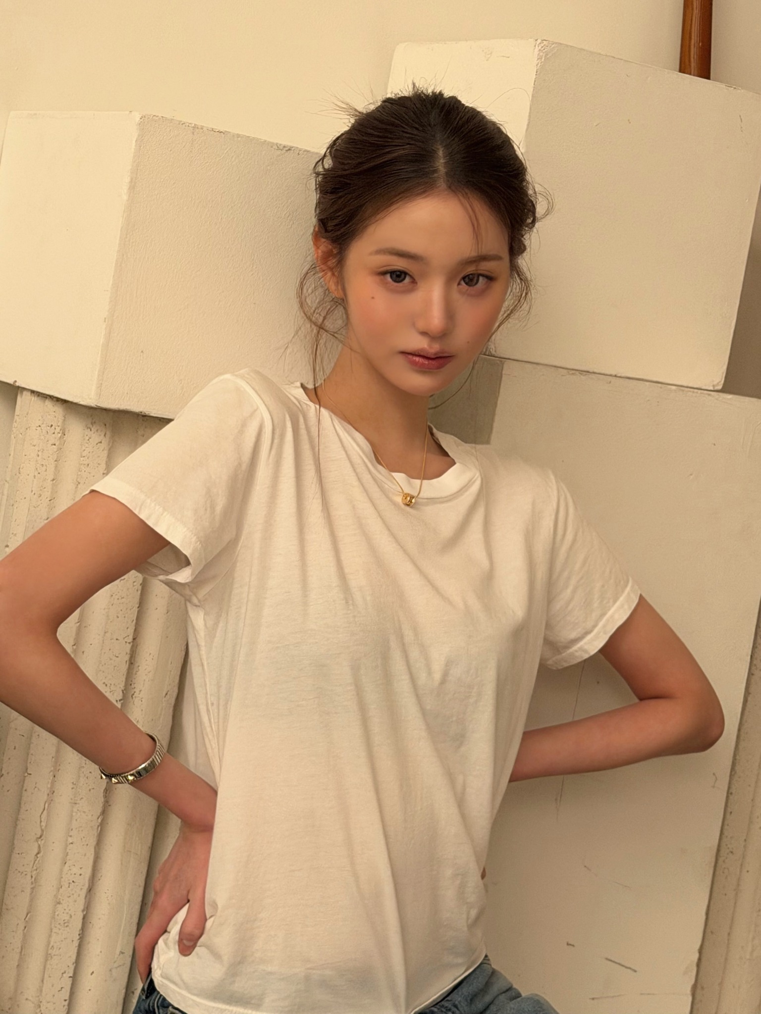 Jang Won Young l&agrave; minh chứng: &Aacute;o ph&ocirc;ng trắng m&atilde;i đỉnh, diện đơn giản vẫn sang xịn hết cỡ - Ảnh 4.