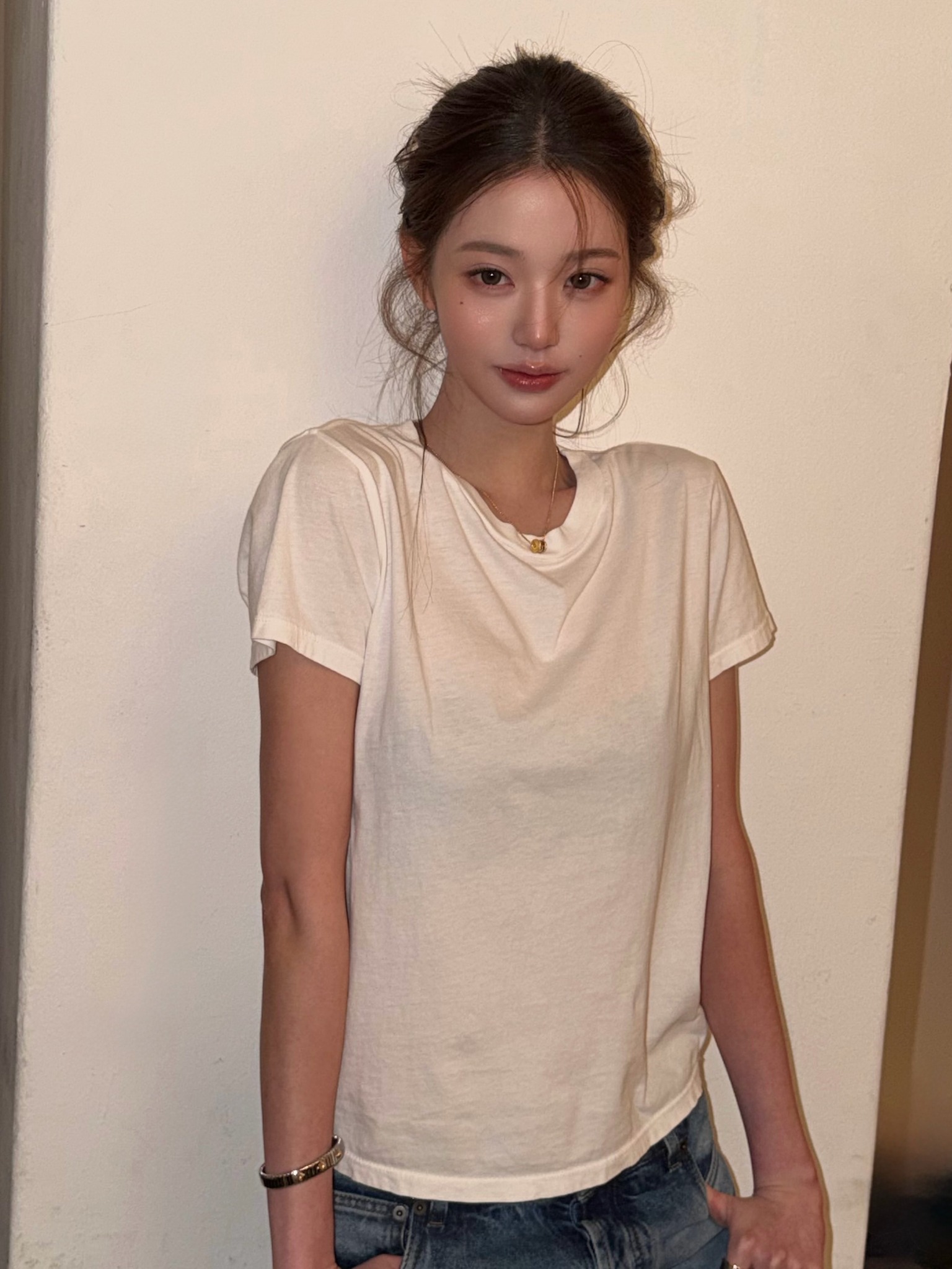 Jang Won Young l&agrave; minh chứng: &Aacute;o ph&ocirc;ng trắng m&atilde;i đỉnh, diện đơn giản vẫn sang xịn hết cỡ - Ảnh 2.