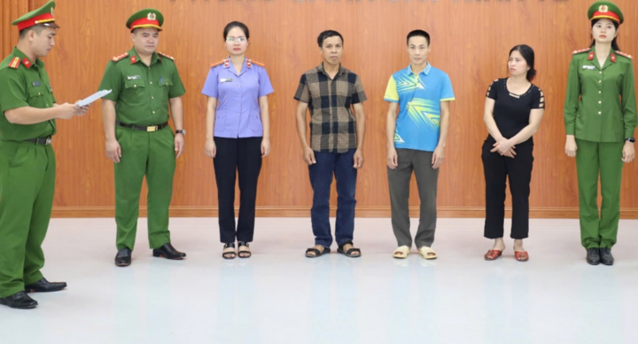 Bắt giữ 3 chủ cơ sở sản xuất gi&aacute; đỗ ng&acirc;m h&oacute;a chất tại Bắc Ninh - Ảnh 1.