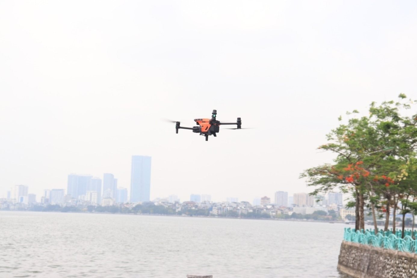 C&ocirc;ng an H&agrave; Nội thử nghiệm UAV tuần tra tr&ecirc;n kh&ocirc;ng năm 2026 , c&ocirc;ng nghệ gi&aacute;m s&aacute;t hiện đại - Ảnh 2.