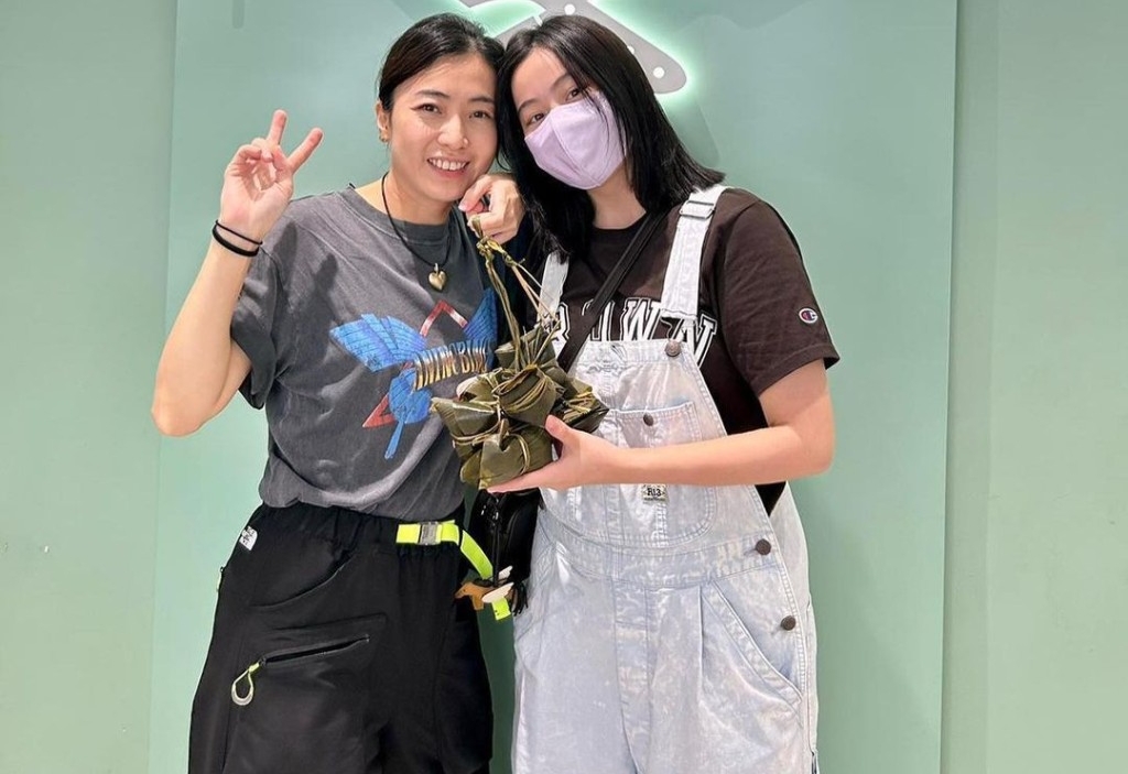 Cuộc sống của Josephine Lau: C&ocirc; b&eacute; được tặng vi&ecirc;n kim cương 1 . 000 Tỷ từ tỷ ph&uacute; Hồng K&ocirc;ng - Ảnh 4.