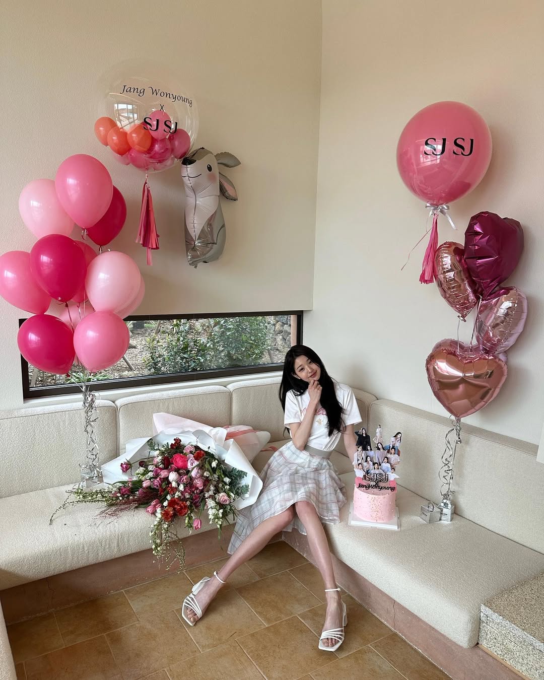 Jang Won Young l&agrave; minh chứng: &Aacute;o ph&ocirc;ng trắng m&atilde;i đỉnh, diện đơn giản vẫn sang xịn hết cỡ - Ảnh 5.