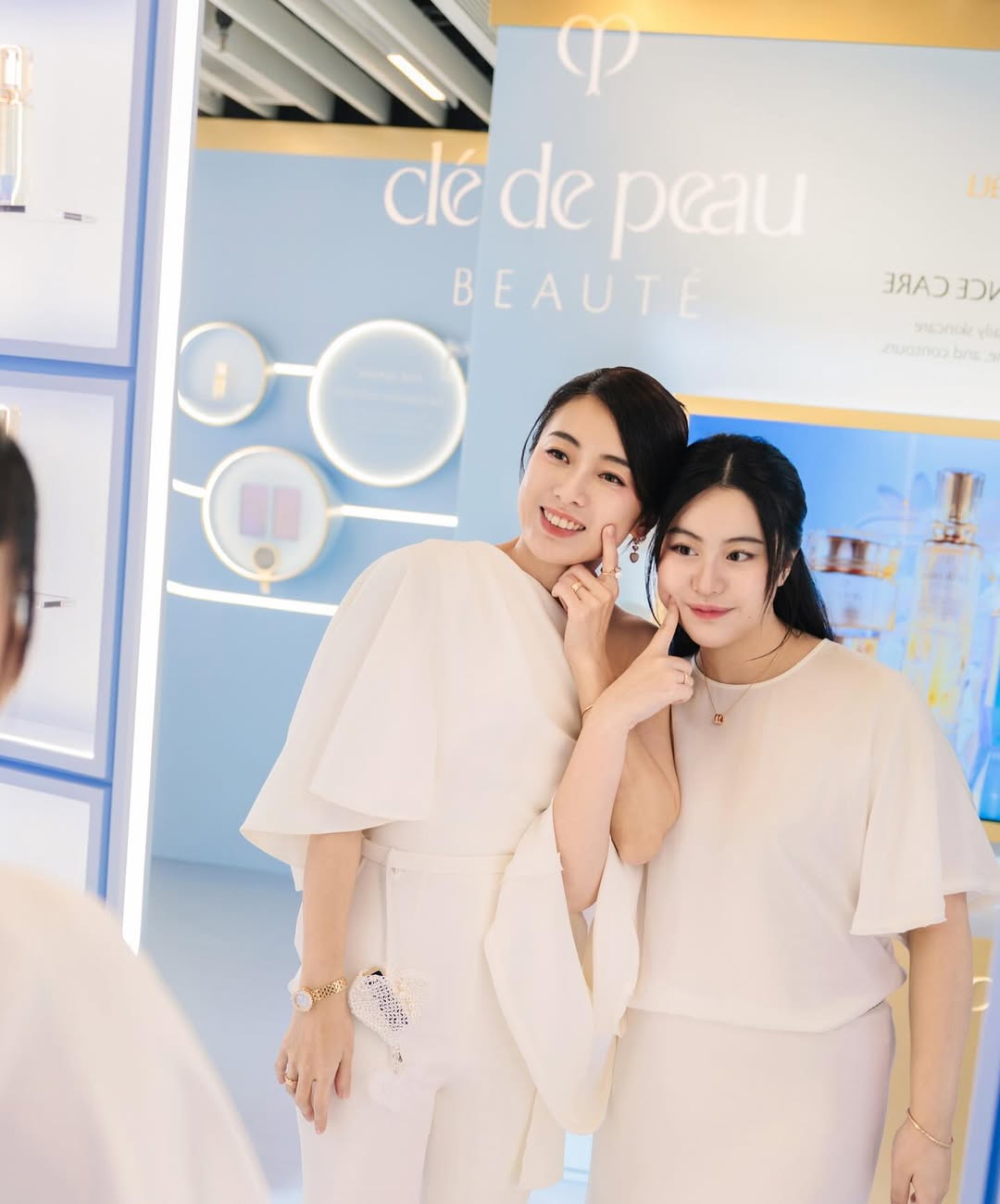Cuộc sống của Josephine Lau: C&ocirc; b&eacute; được tặng vi&ecirc;n kim cương 1 . 000 Tỷ từ tỷ ph&uacute; Hồng K&ocirc;ng - Ảnh 6.