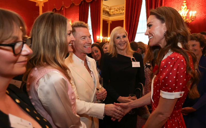 Vương phi Kate c&ocirc;ng khai t&igrave;nh cảm với Th&acirc;n vương William tại sự kiện ho&agrave;ng gia 2026 - Ảnh 1.