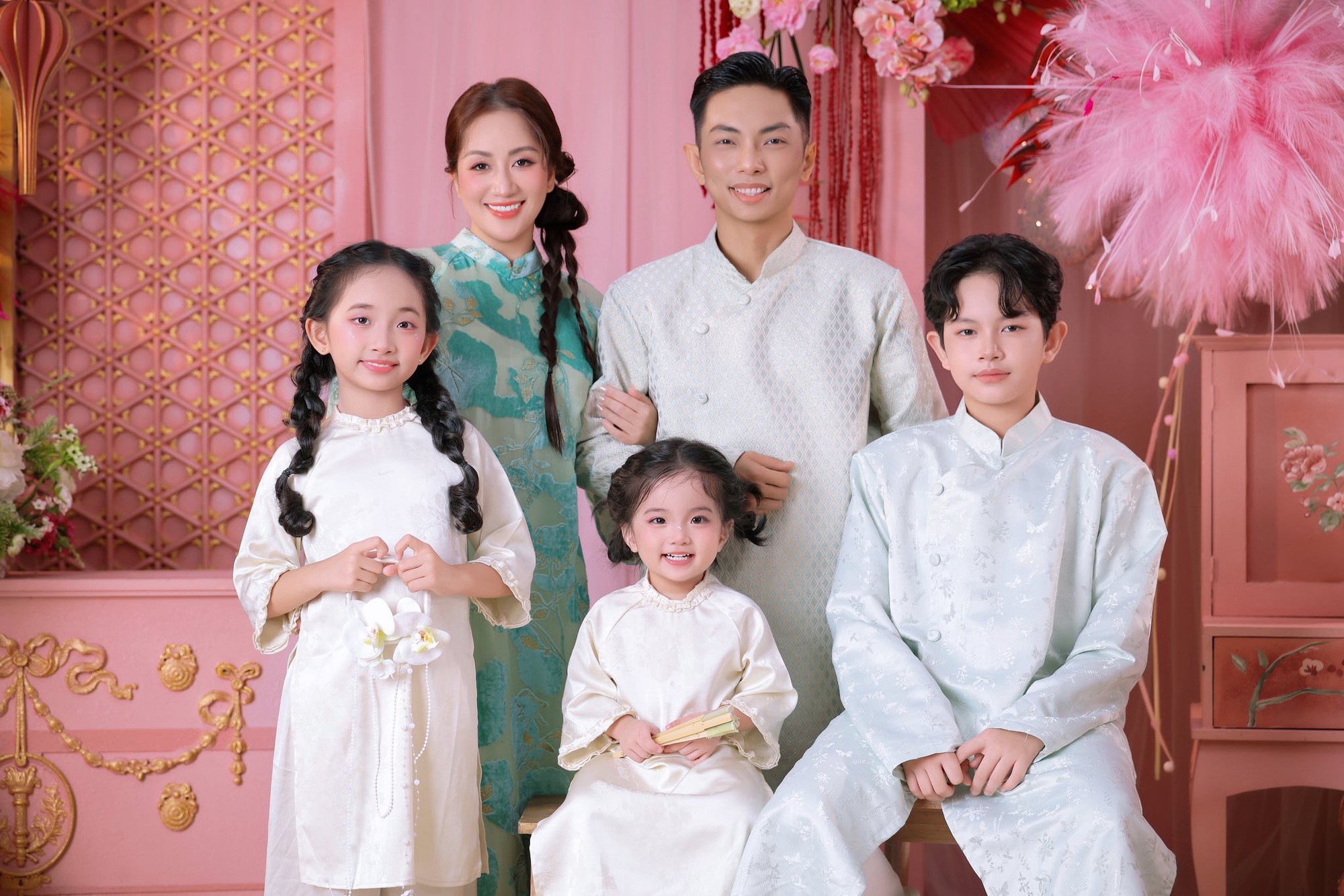 Kh&aacute;nh Thi - Phan Hiển v&agrave; c&ocirc; con g&aacute;i Anna nhảy Samba , thần th&aacute;i mợ chảnh đ&aacute;ng y&ecirc;u - Ảnh 4.