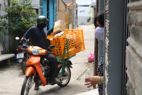 Anh shipper ruột mọi khi vẫn chu đ&aacute;o nhiệt t&igrave;nh, trưa nay bỗng đứng trước cổng nh&agrave; t&ocirc;i ki&ecirc;n quyết kh&ocirc;ng chịu giao th&ugrave;ng h&agrave;ng- Ảnh 1.