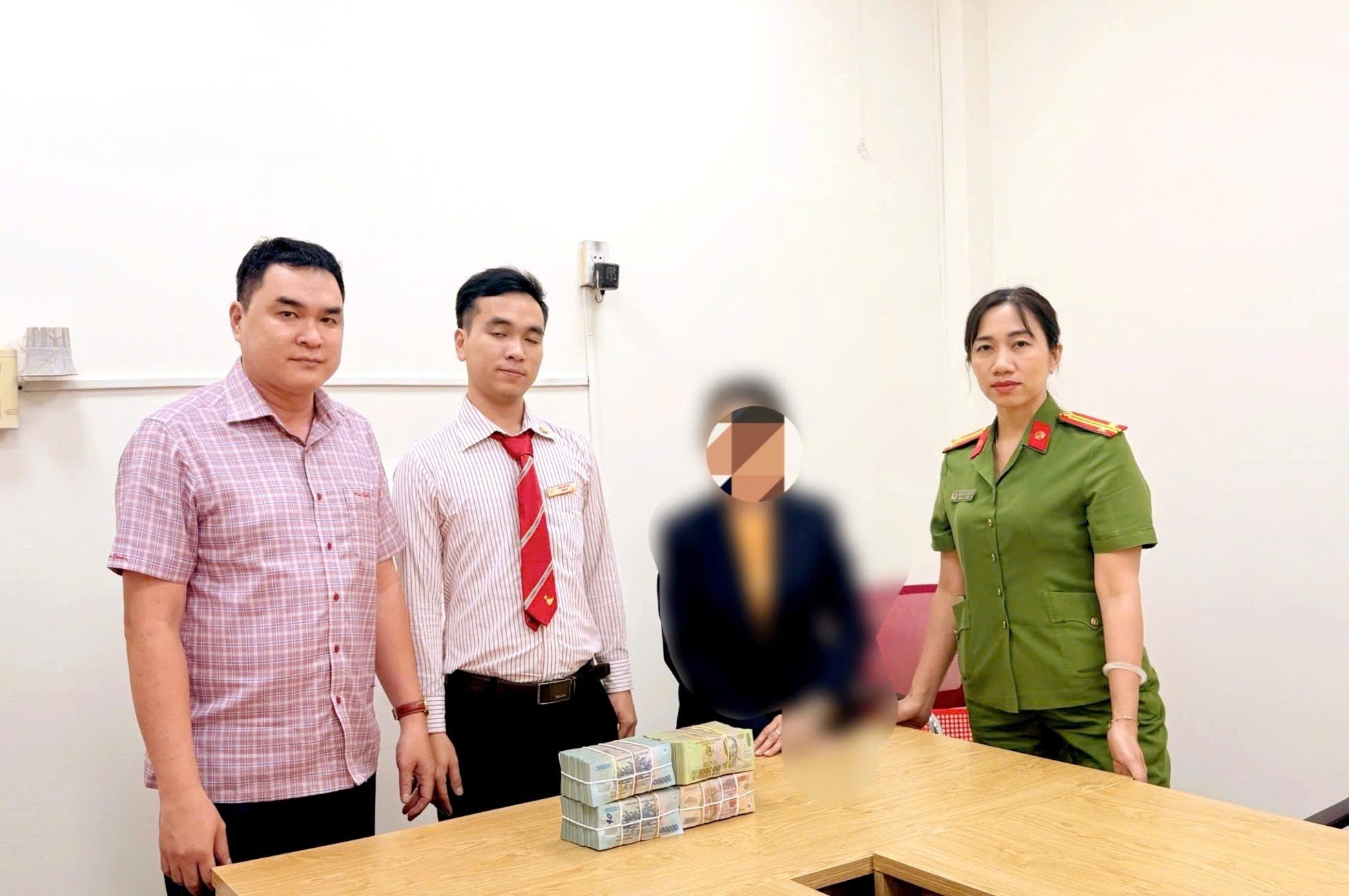 Lừa đảo t&igrave;nh cảm ở Đồng Nai: Phụ nữ bị dụ dỗ chuyển tiền tỉ cho kẻ lừa đảo - Ảnh 1.