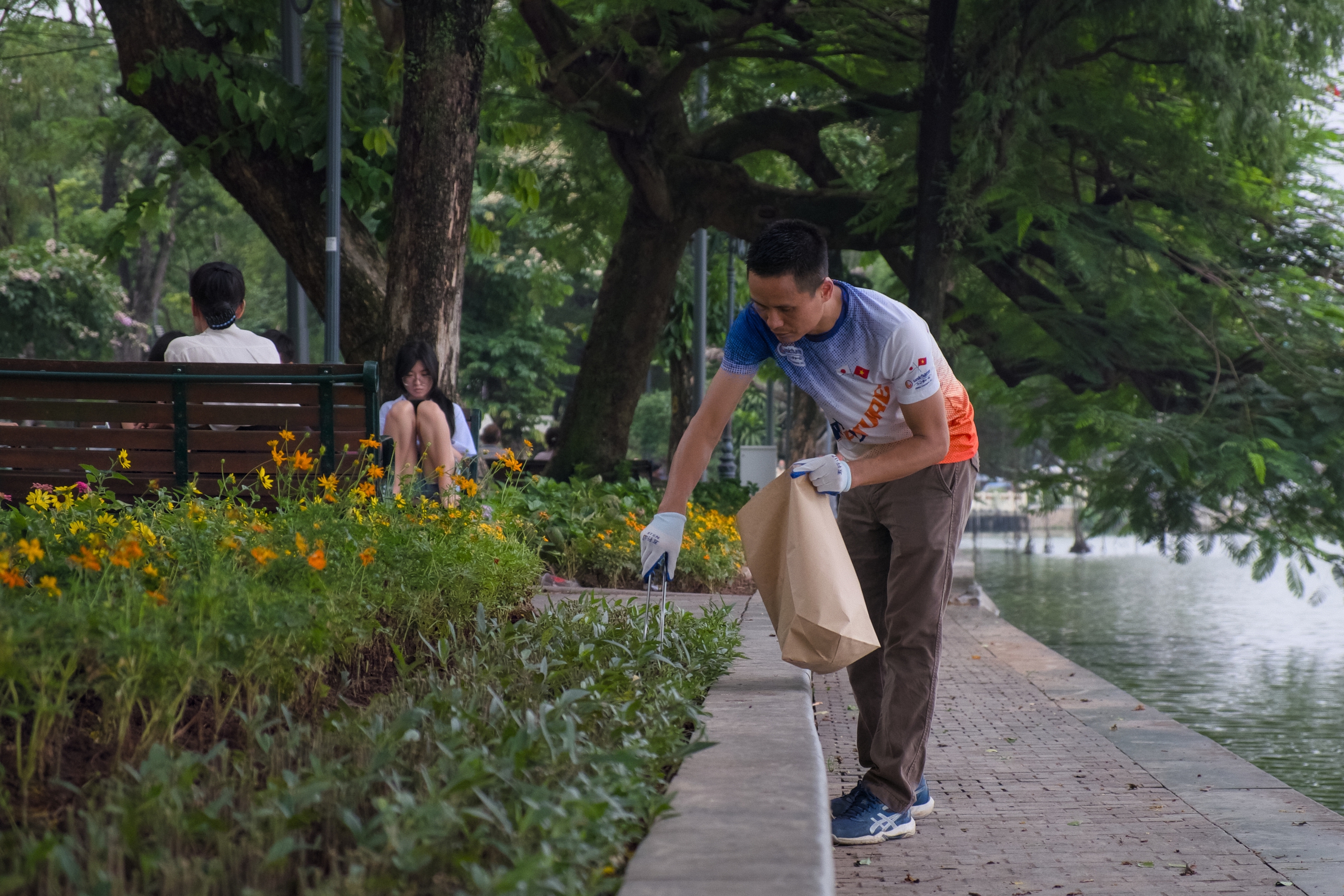 Hàng trăm cán bộ, nhân viên Diana Unicharm xuống phố dọn dẹp, hưởng ứng Ngày môi trường thế giới 2026 - Ảnh 5.