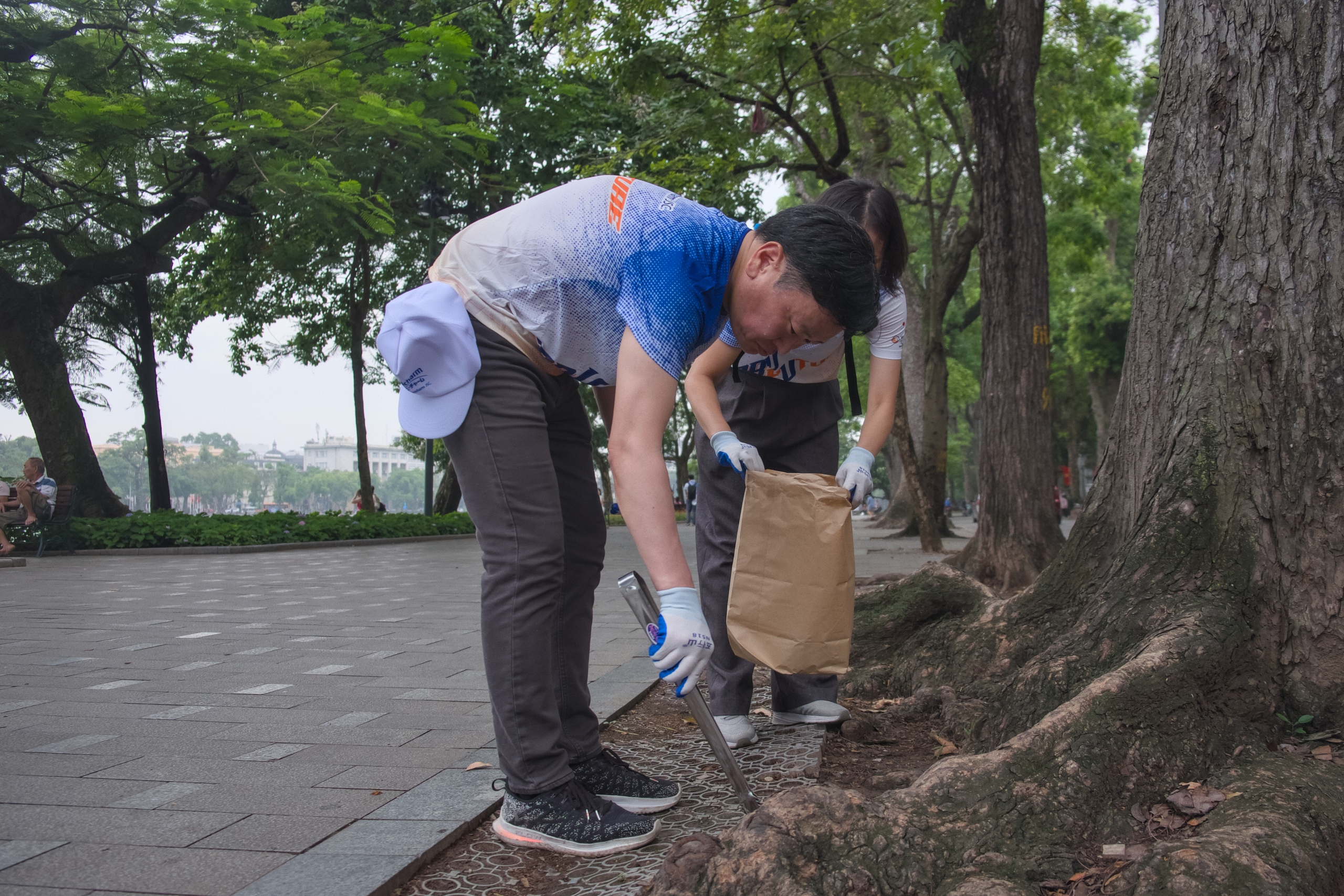 Hàng trăm cán bộ, nhân viên Diana Unicharm xuống phố dọn dẹp, hưởng ứng Ngày môi trường thế giới 2026 - Ảnh 9.