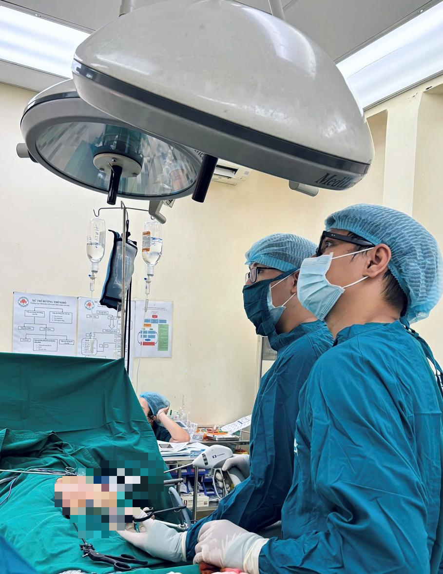 Đi tiểu ra m&aacute;u tươi, người đ&agrave;n &ocirc;ng được chẩn đo&aacute;n bị ung thư thận - Ảnh 1.