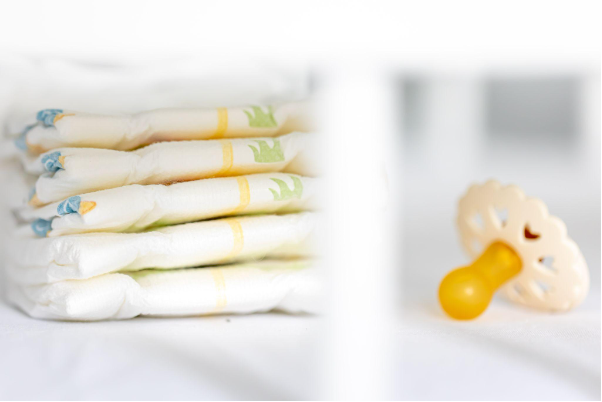 M&agrave;ng đ&aacute;y tho&aacute;ng kh&iacute; trong t&atilde; bỉm: C&ocirc;ng nghệ n&agrave;o thực sự gi&uacute;p da b&eacute; kh&ocirc;ng bị hầm b&iacute;? - Ảnh 1.