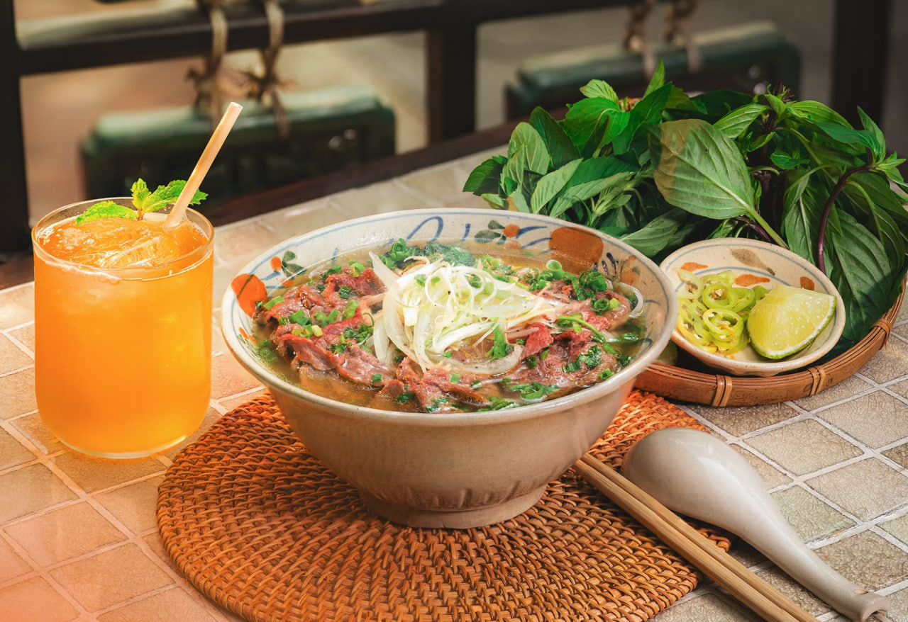 Phở Chị Mơ: Từ đ&oacute;ng cửa đến danh hiệu Michelin Bib Gourmand 2026 - Ảnh 6.