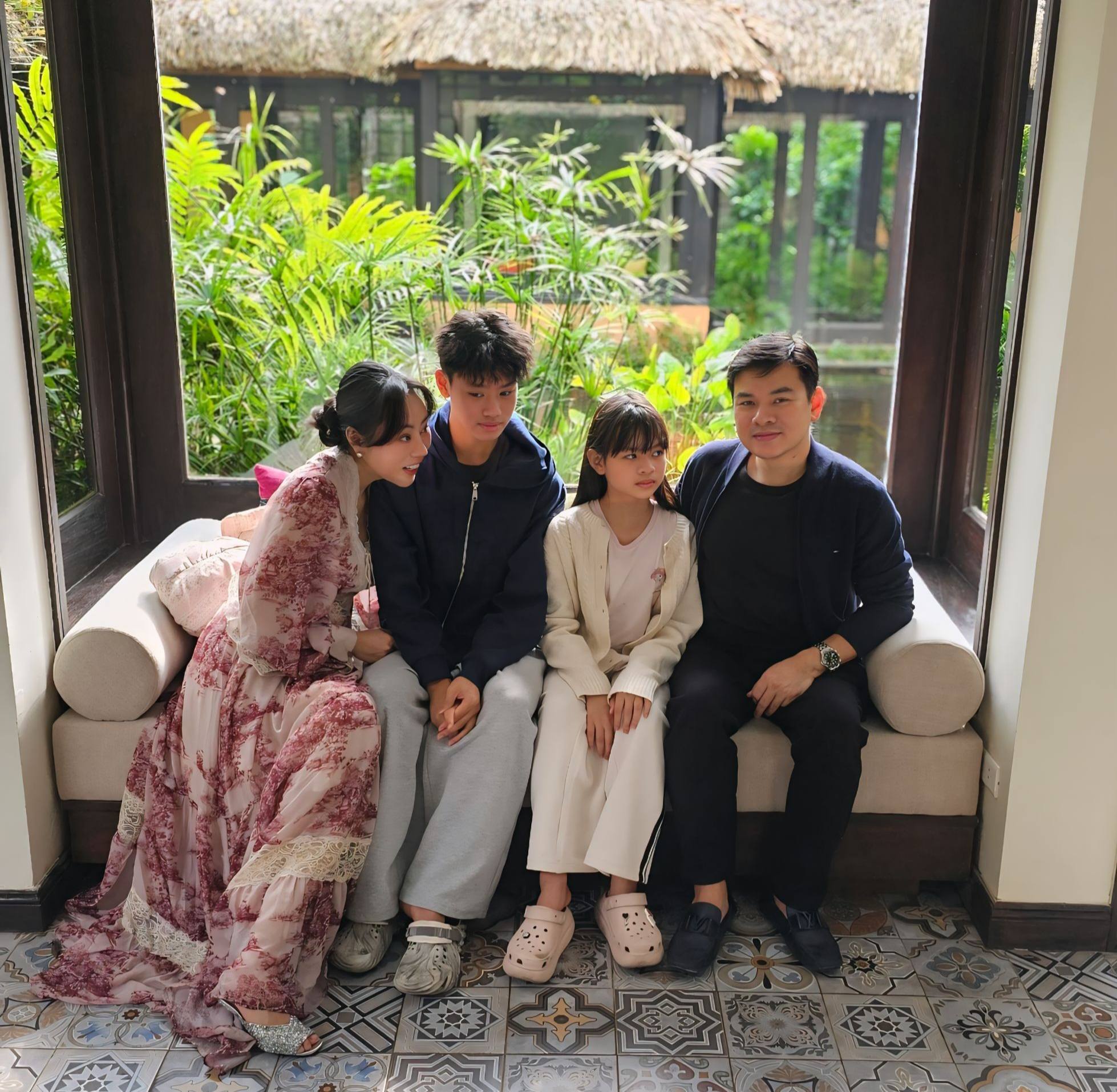 Được chồng y&ecirc;u chiều suốt 16 năm h&ocirc;n nh&acirc;n, ph&uacute; b&agrave; Long Bi&ecirc;n tiết lộ ti&ecirc;u ch&iacute; chọn chồng: C&oacute; một điều rất kh&oacute; giả tạo- Ảnh 8.