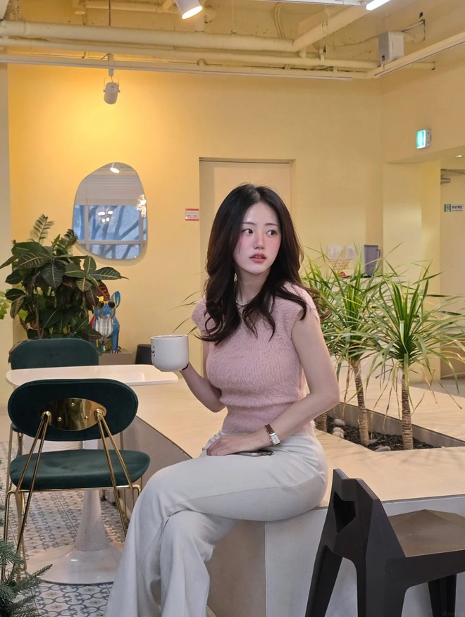 Những set đồ đơn giản nhưng lại tạo cảm gi&aacute;c rất &ldquo;nữ ch&iacute;nh phim H&agrave;n&rdquo;- Ảnh 10.