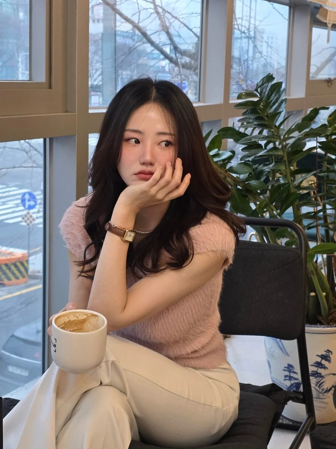 Những set đồ đơn giản nhưng lại tạo cảm gi&aacute;c rất &ldquo;nữ ch&iacute;nh phim H&agrave;n&rdquo;- Ảnh 9.