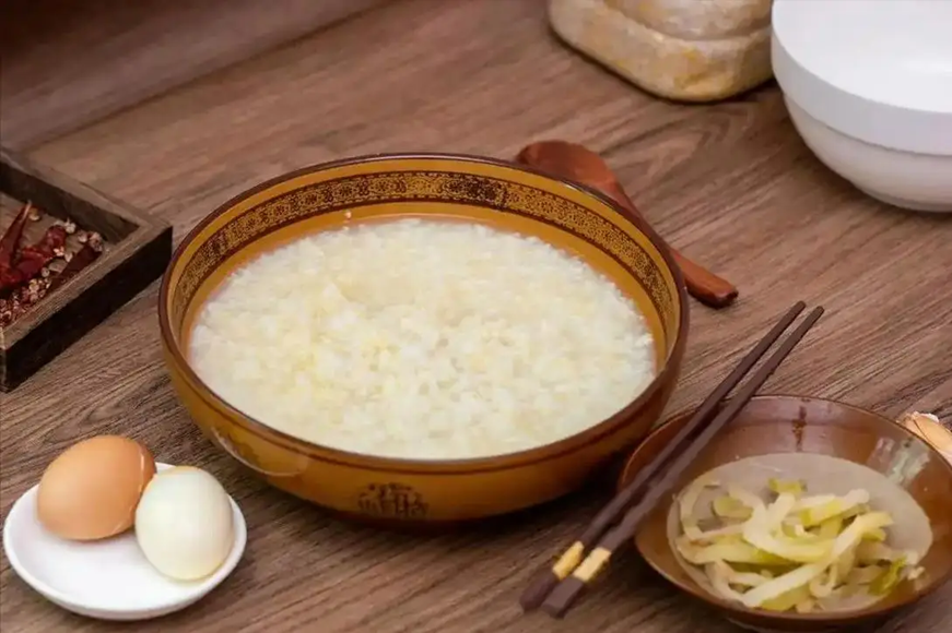 Người đ&agrave;n &ocirc;ng 60 tuổi qua đời v&igrave; bệnh tiểu đường, b&aacute;c sĩ n&oacute;i thẳng: 4 loại bữa s&aacute;ng tuyệt đối đừng ăn nhiều! - Ảnh 1.