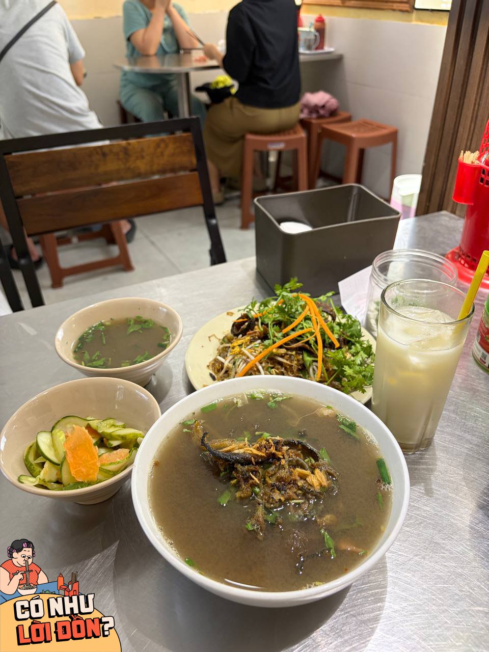 Miến lươn Ch&acirc;n Cầm 40 năm: Địa chỉ Bib Gourmand Michelin 2025 tại H&agrave; Nội - Ảnh 20.