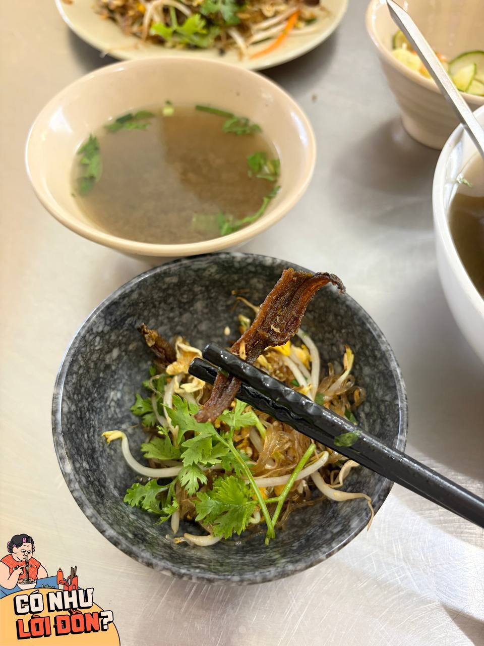 Miến lươn Ch&acirc;n Cầm 40 năm: Địa chỉ Bib Gourmand Michelin 2025 tại H&agrave; Nội - Ảnh 16.