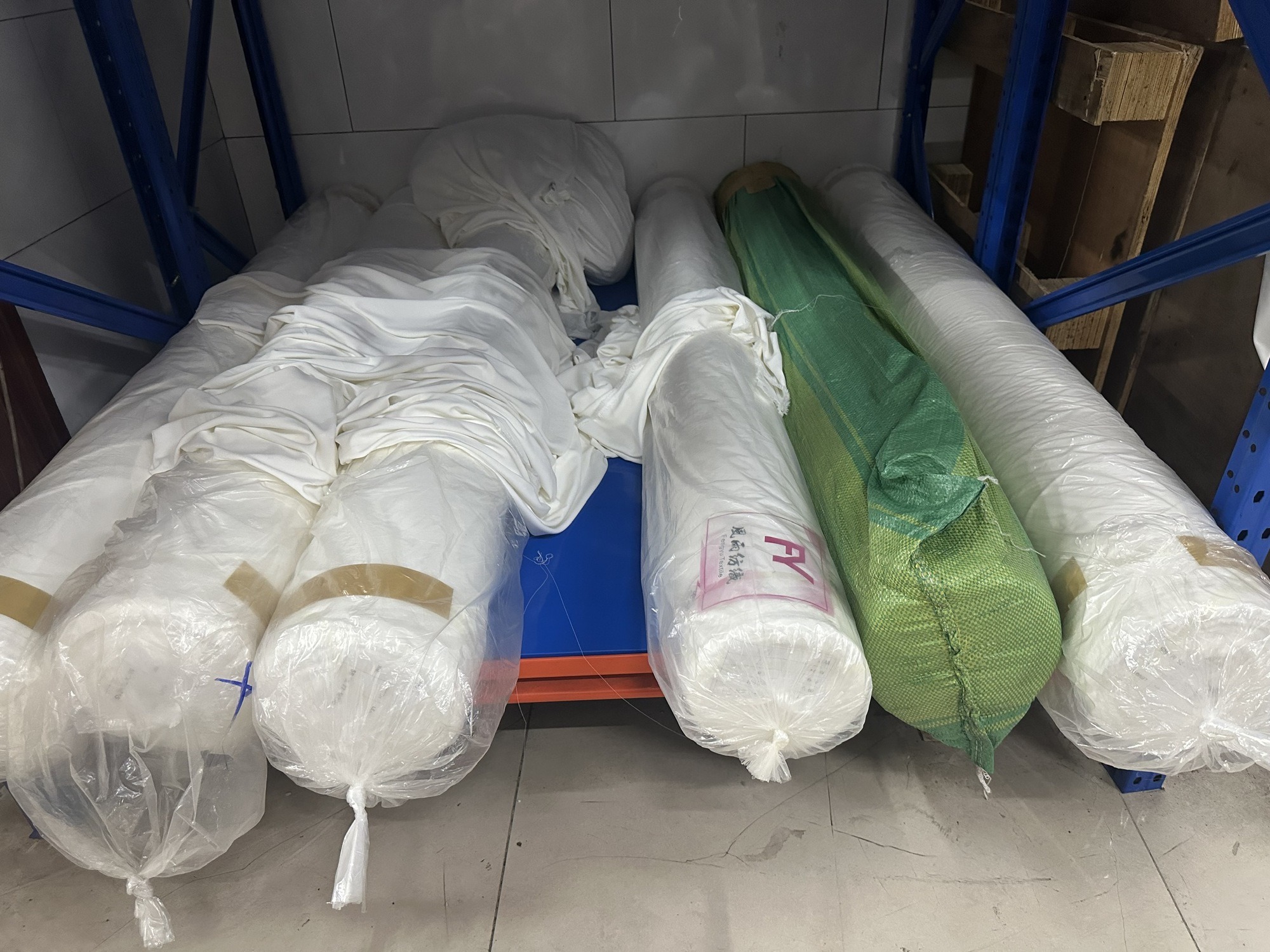 C&ocirc;ng an TPHCM khởi tố chủ sở hữu thương hiệu vải &aacute;o d&agrave;i Đất L&agrave;nh - Ảnh 3.