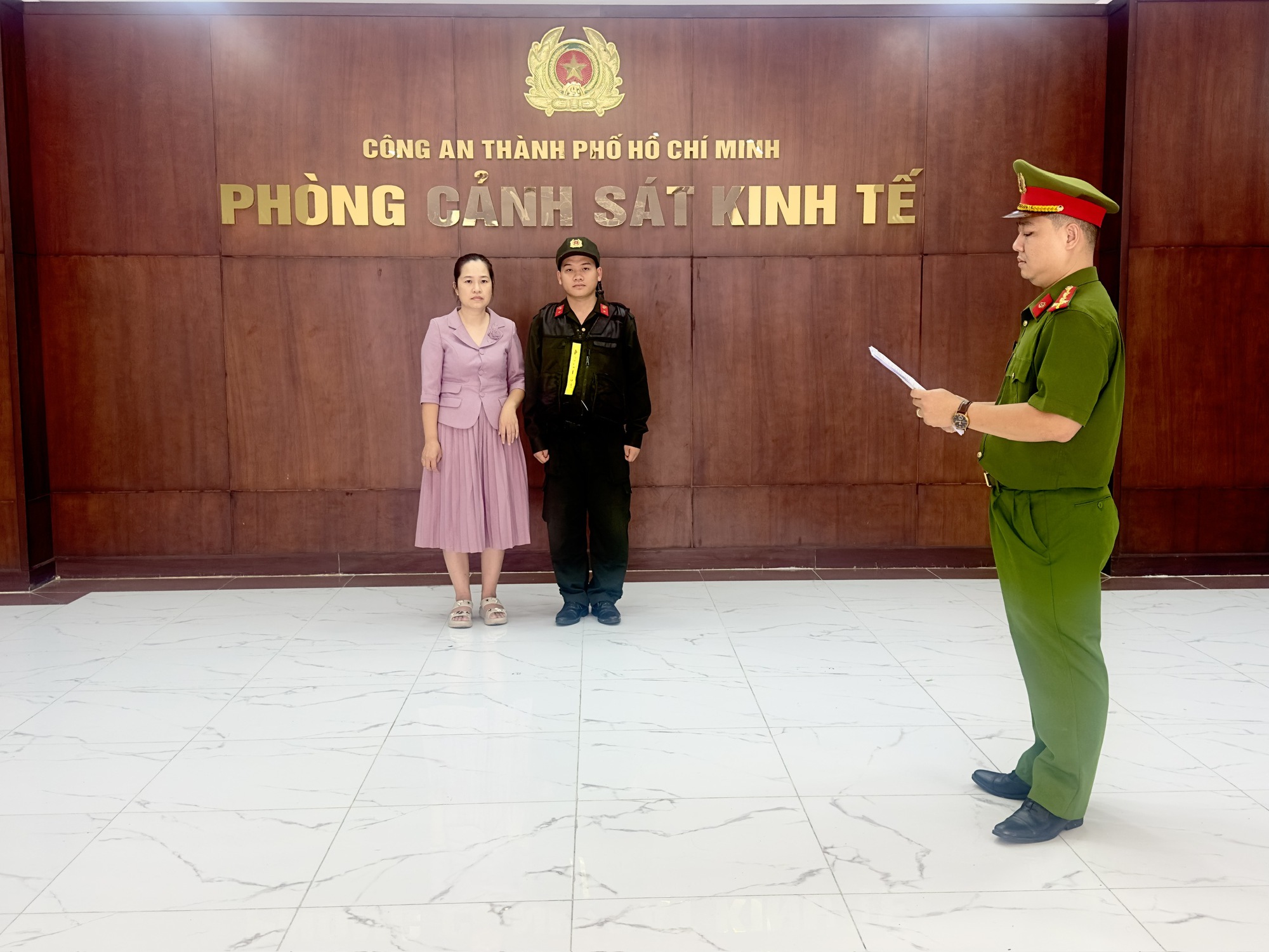 C&ocirc;ng an TPHCM khởi tố chủ sở hữu thương hiệu vải &aacute;o d&agrave;i Đất L&agrave;nh - Ảnh 1.