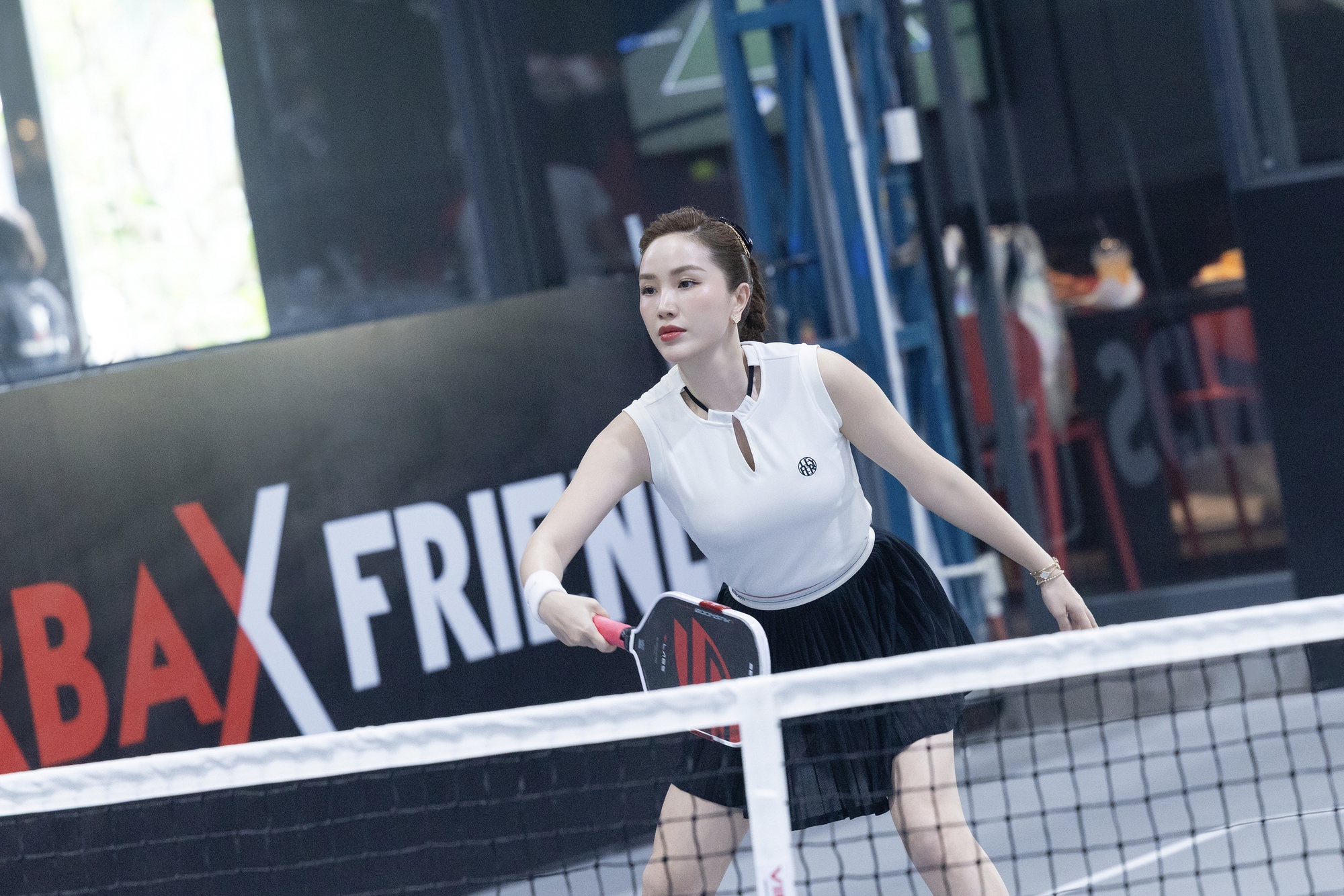 Hương Giang tất bật sau khi về nước, ra s&acirc;n đấu pickleball c&ugrave;ng Minh Hằng, Bảo Thy  - Ảnh 6.