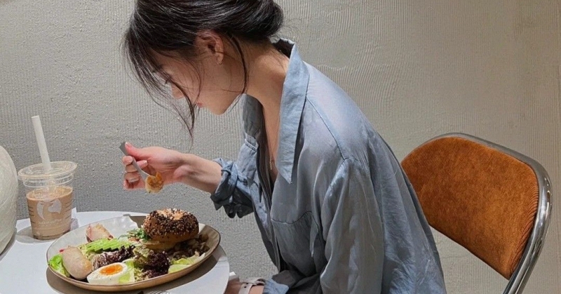 B&eacute; g&aacute;i 13 tuổi ung thư dạ d&agrave;y giai đoạn cuối, khoang bụng chất ngập khối u, b&aacute;c sĩ l&ecirc;n tiếng: Tất cả tại người cha! - Ảnh 2.
