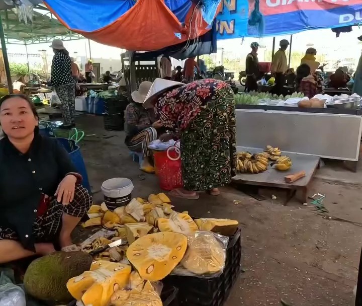 Kh&aacute;ch T&acirc;y v&agrave; chuyện ăn m&iacute;t khi đến Việt Nam: Viết được th&agrave;nh tiểu thuyết 1.000 chương- Ảnh 9.