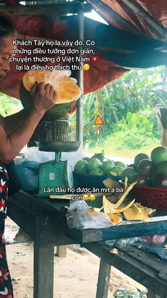 Kh&aacute;ch T&acirc;y v&agrave; chuyện ăn m&iacute;t khi đến Việt Nam: Viết được th&agrave;nh tiểu thuyết 1.000 chương- Ảnh 1.