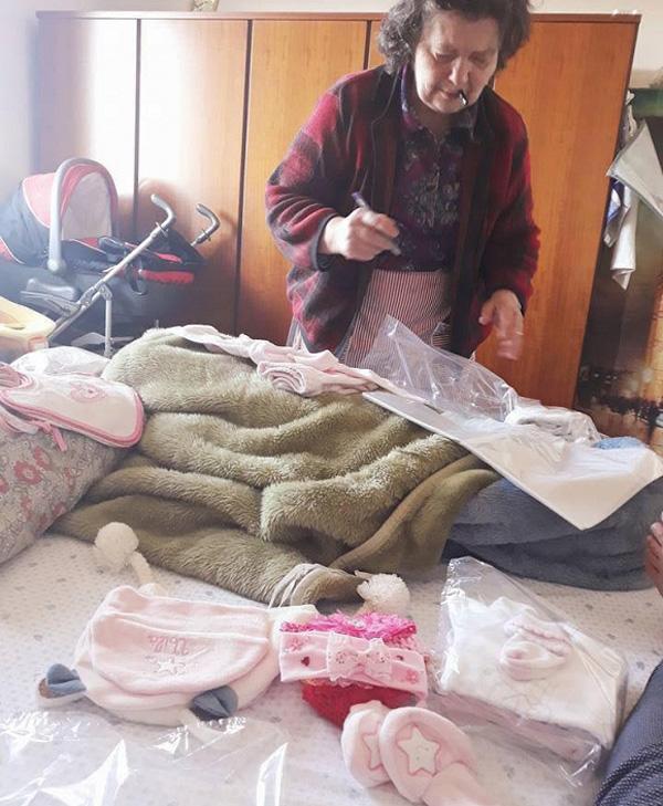 Mẹ chồng khăn g&oacute;i l&ecirc;n th&agrave;nh phố chăm t&ocirc;i ở cữ, b&agrave; bận lu&ocirc;n tay lu&ocirc;n ch&acirc;n nhưng lại khiến t&ocirc;i đ&oacute;i lả- Ảnh 1.