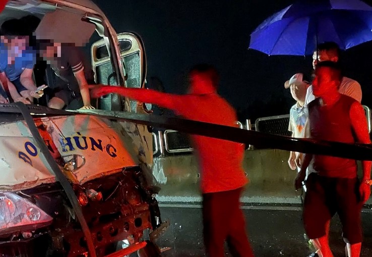 Thông tin mới về vụ tai nạn liên hoàn trên cao tốc Tuyên Quang - Phú Thọ ngày 8 - 6 - Ảnh 2. Thông tin mới về vụ tai nạn liên hoàn trên cao tốc Tuyên Quang - Phú Thọ ngày 8 - 6 - Ảnh 2.