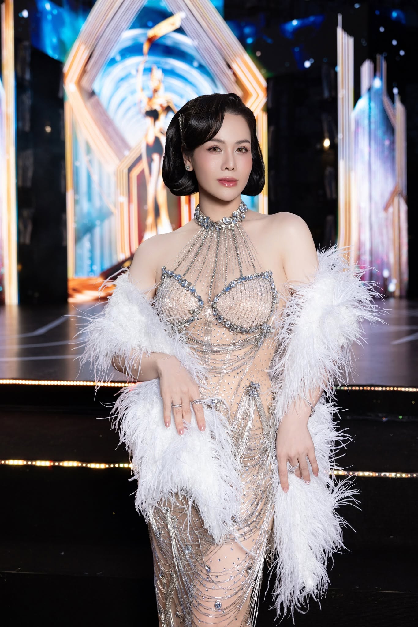 Mẹ đơn th&acirc;n ng&agrave;y c&agrave;ng n&oacute;ng bỏng sau ly h&ocirc;n, l&agrave; nghệ sĩ, 