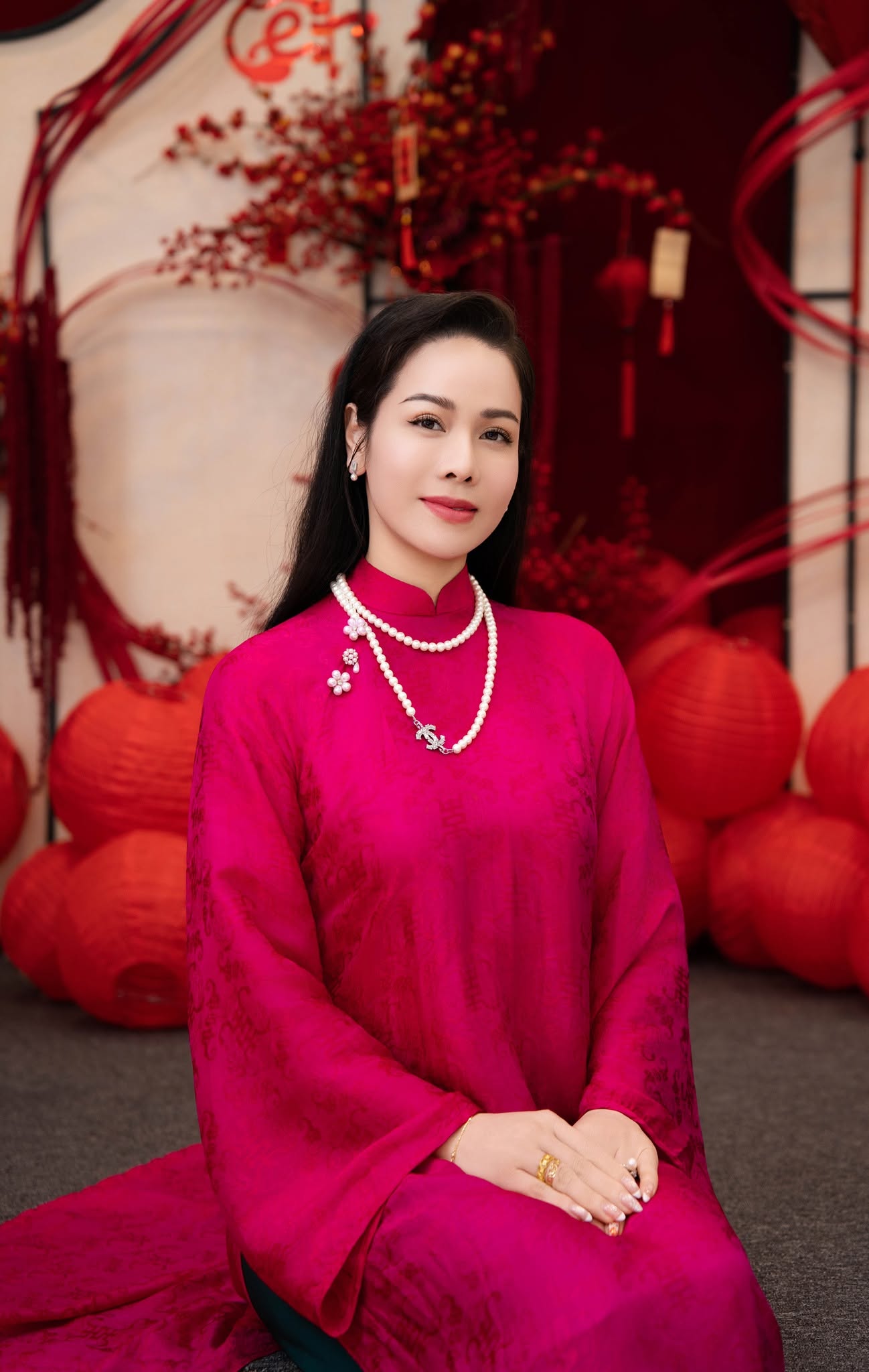 Mẹ đơn th&acirc;n ng&agrave;y c&agrave;ng n&oacute;ng bỏng sau ly h&ocirc;n, l&agrave; nghệ sĩ, 