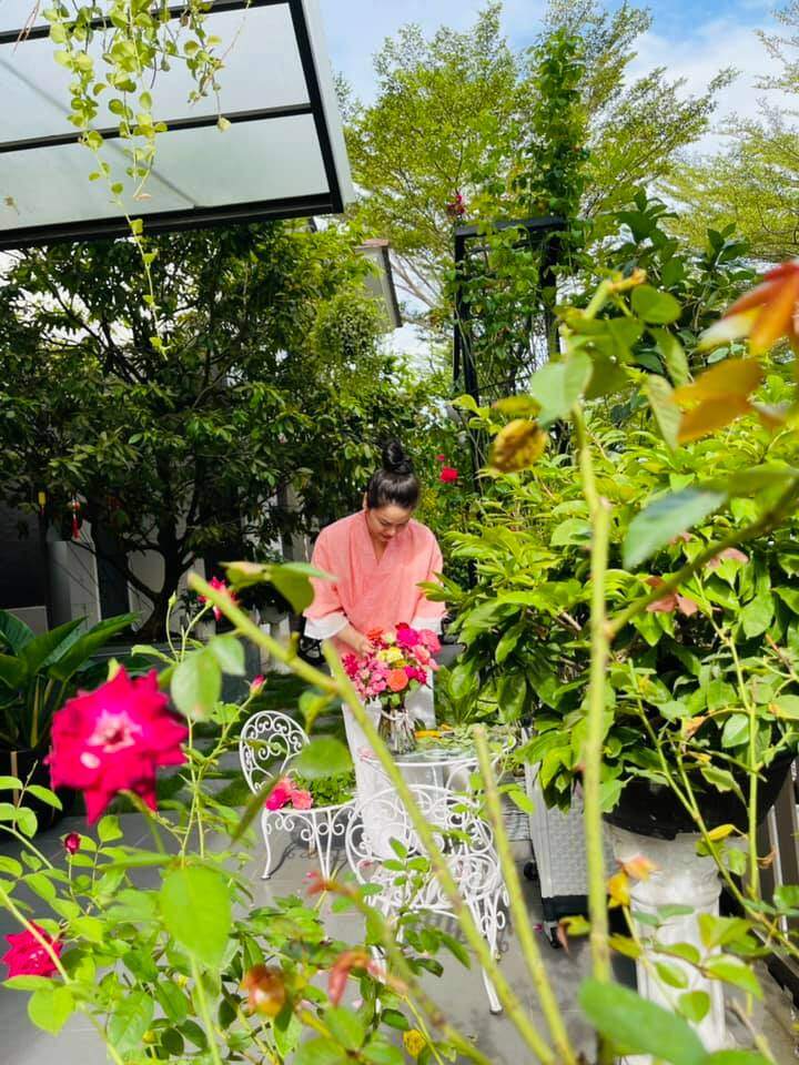 Mẹ đơn th&acirc;n ng&agrave;y c&agrave;ng n&oacute;ng bỏng sau ly h&ocirc;n, l&agrave; nghệ sĩ, 