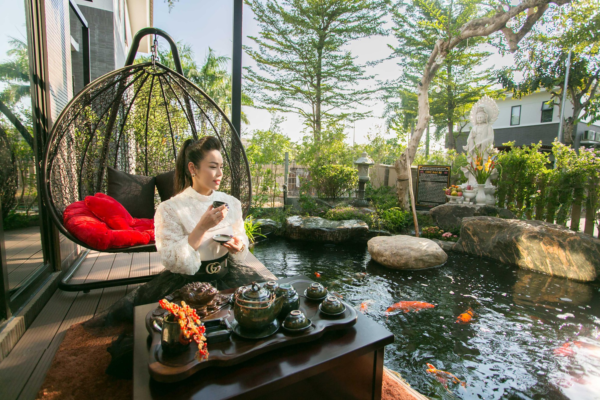 Mẹ đơn th&acirc;n ng&agrave;y c&agrave;ng n&oacute;ng bỏng sau ly h&ocirc;n, l&agrave; nghệ sĩ, 
