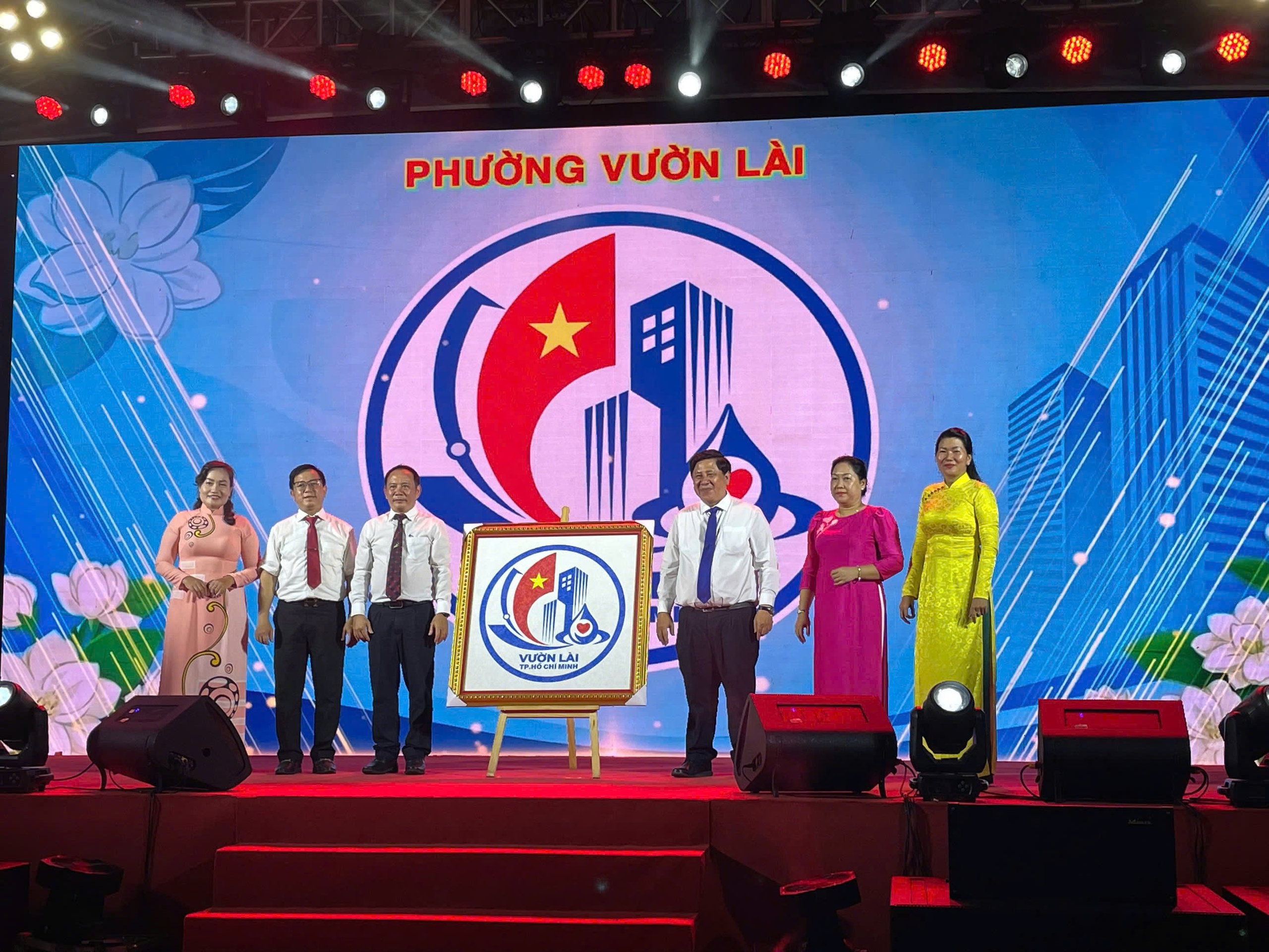TPHCM: Hành trình khám phá Vườn Lài - Chuyện hoa, chuyện phố - Ảnh 1.