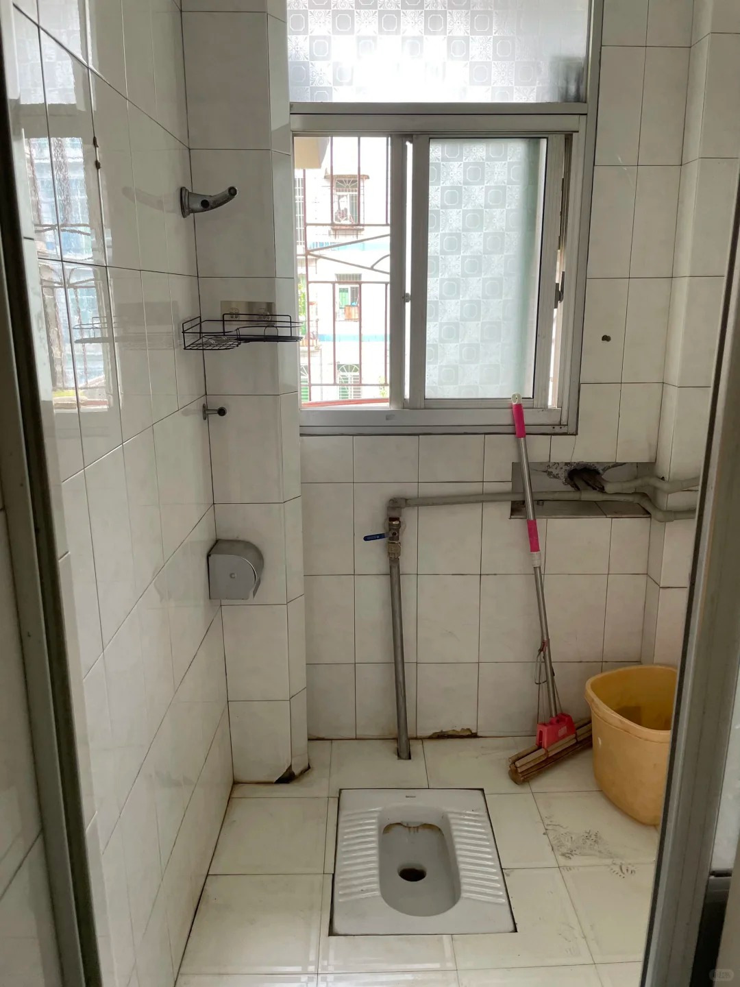 Kh&ocirc;ng phải c&ocirc;ng ch&uacute;a nhưng sống trong 