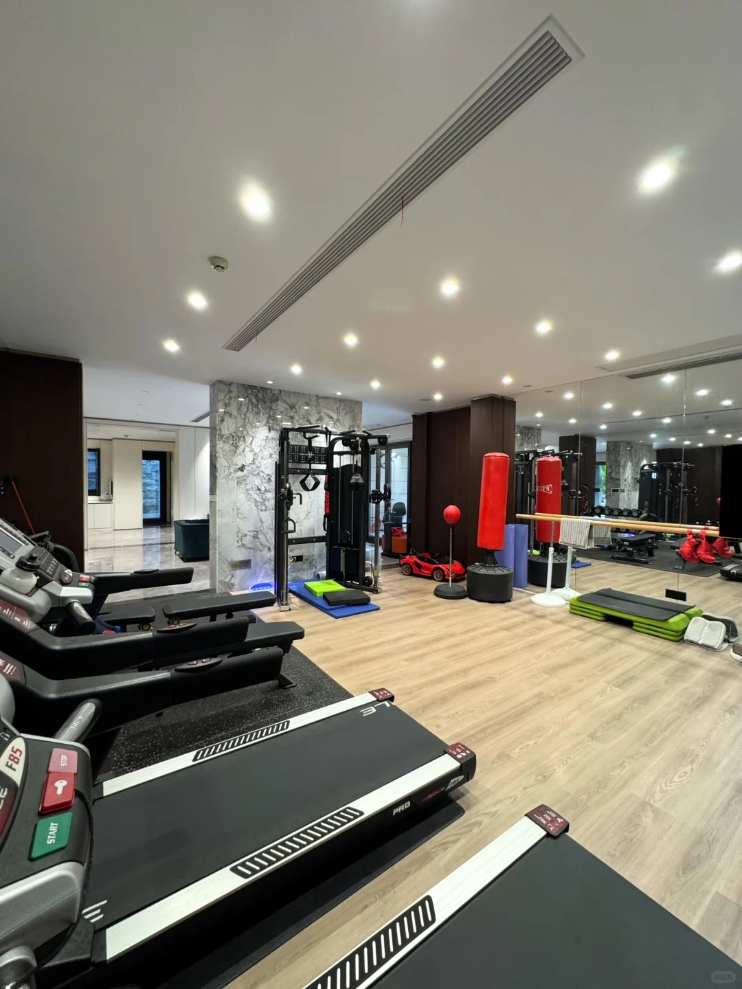 Biệt thự độc lập 1000 m2: Cuộc sống như một khu nghỉ dưỡng trong nh&agrave; tuyệt vời - Ảnh 10.