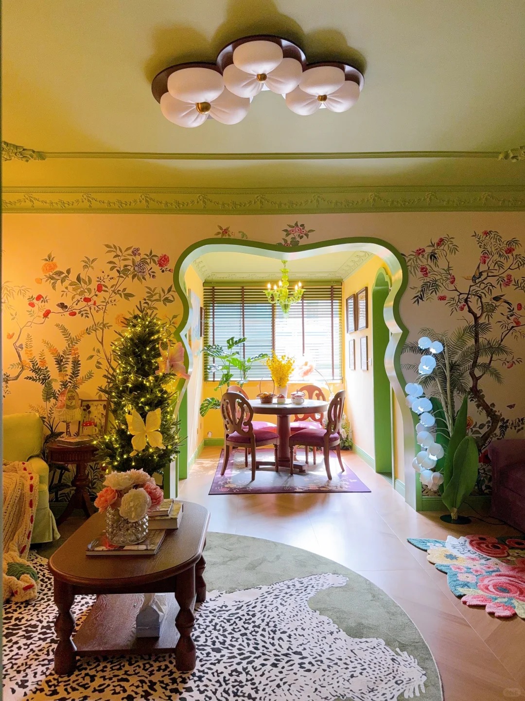 Kh&ocirc;ng phải c&ocirc;ng ch&uacute;a nhưng sống trong 
