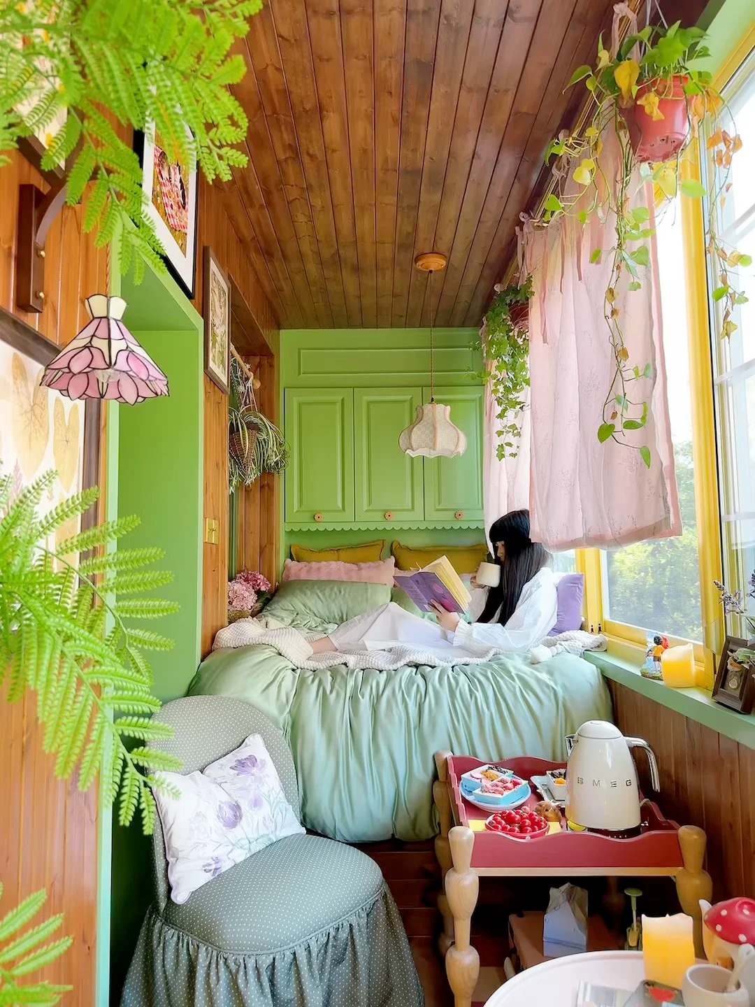 Kh&ocirc;ng phải c&ocirc;ng ch&uacute;a nhưng sống trong 