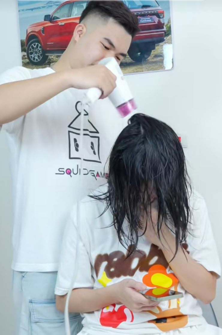 Anh chồng bước ra từ tiểu thuyết: Tự học make up để trang điểm cho vợ, m&agrave;n 