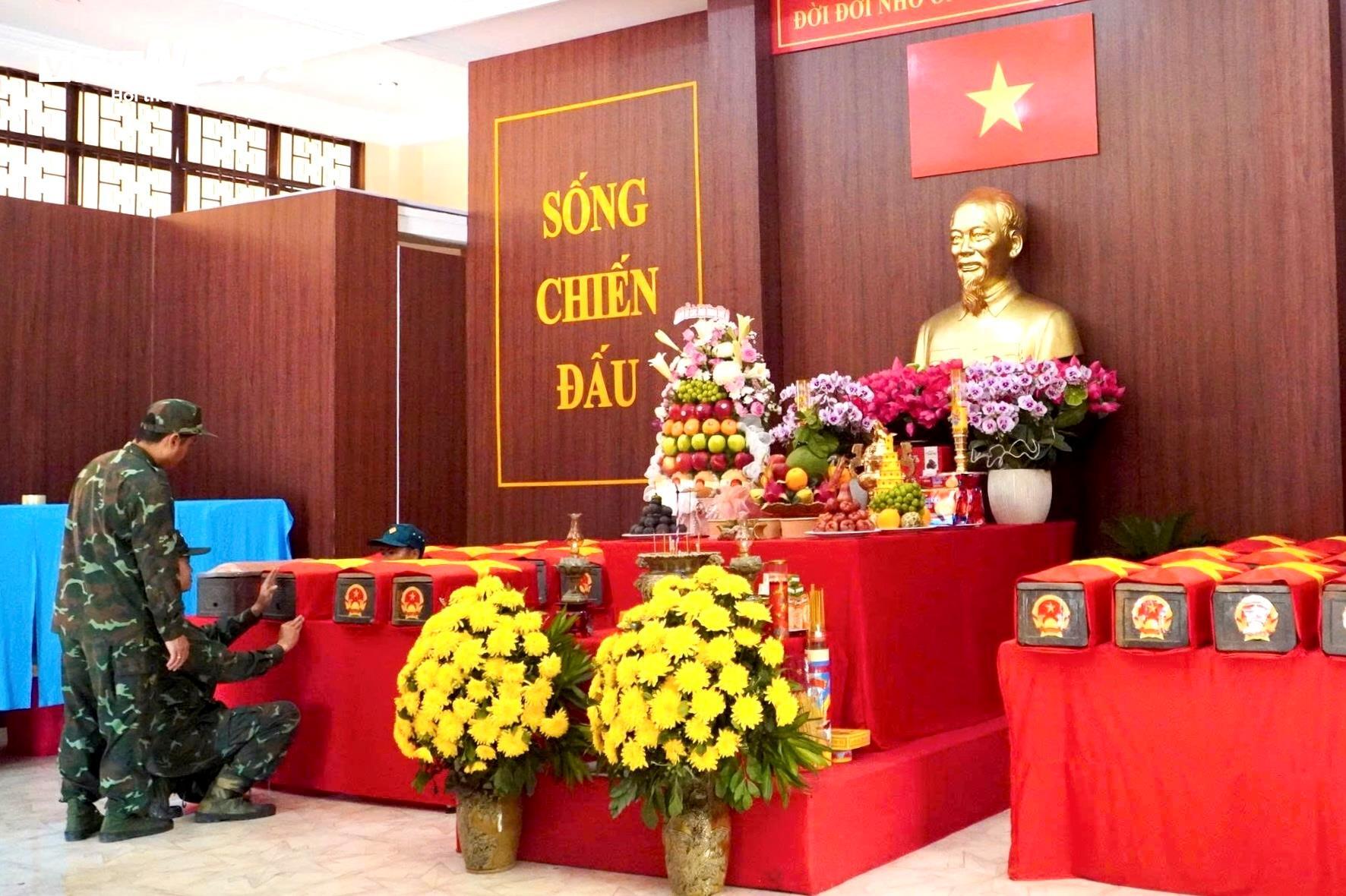 X&uacute;c động h&igrave;nh ảnh nhẫn v&agrave;ng c&ugrave;ng h&agrave;i cốt liệt sĩ tại C&ocirc;ng vi&ecirc;n L&ecirc; Thị Ri&ecirc;ng - Ảnh 14.
