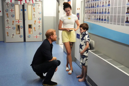 Meghan Markle kh&ocirc;ng th&aacute;p t&ugrave;ng Vương tử Harry tại sự kiện Invictus Games 2027 ở Anh - Ảnh 4.