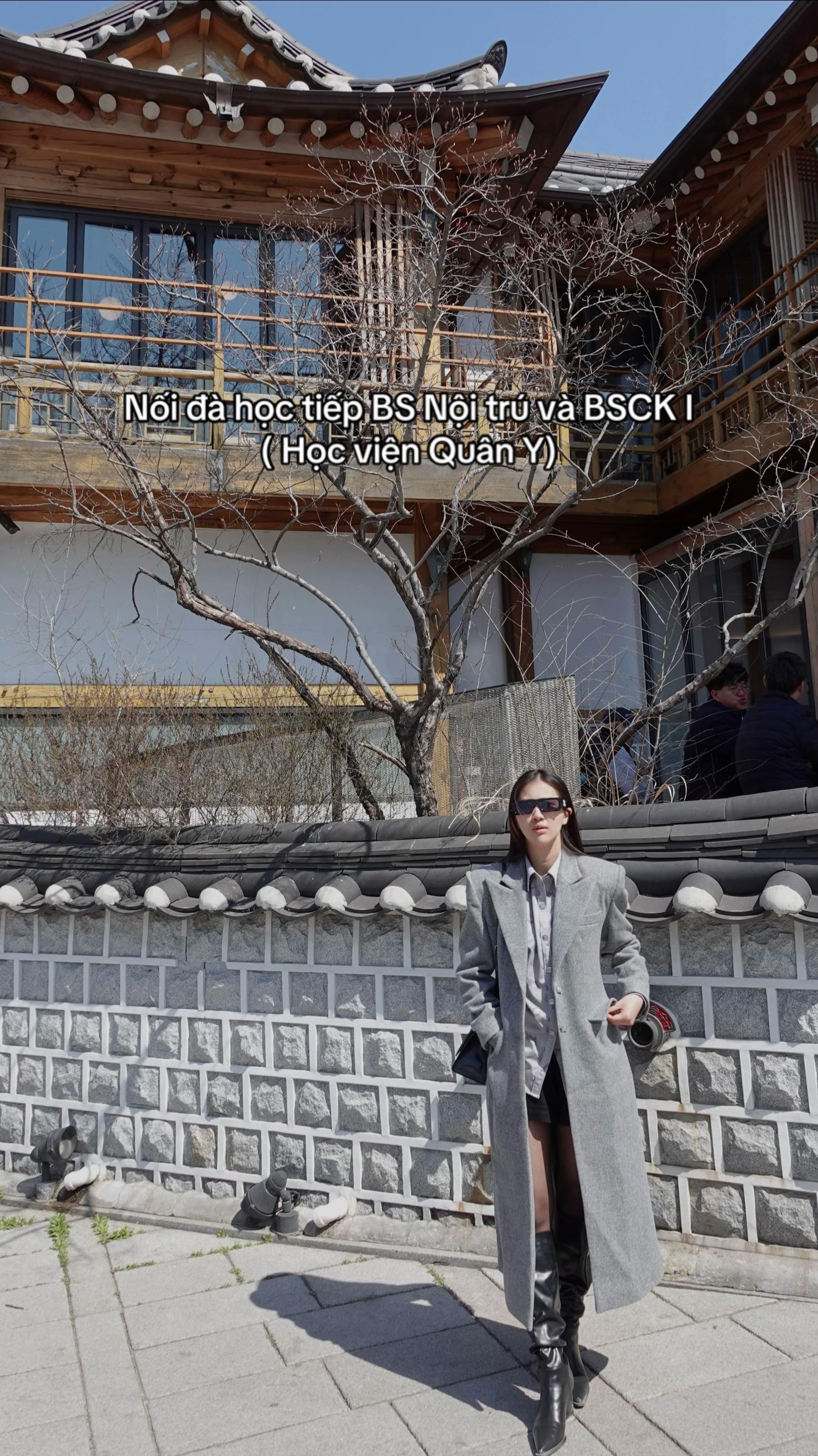 Bác sĩ Khổng Hạnh Nguyên và phong cách old money nổi bật trên mạng xã hội - Ảnh 5. Bác sĩ Khổng Hạnh Nguyên và phong cách old money nổi bật trên mạng xã hội - Ảnh 5.