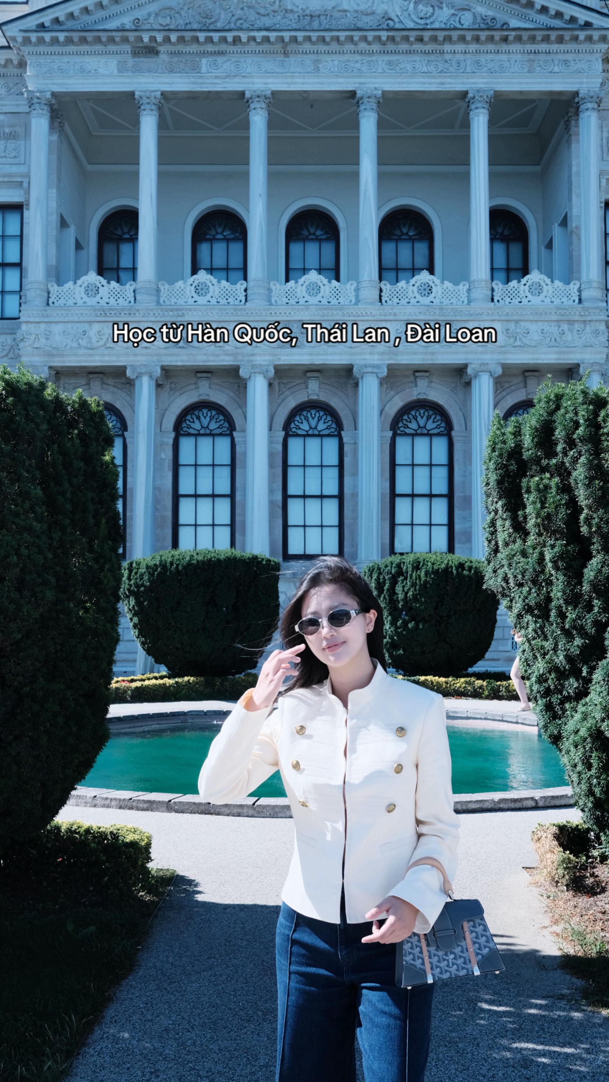 Bác sĩ Khổng Hạnh Nguyên và phong cách old money nổi bật trên mạng xã hội - Ảnh 8. Bác sĩ Khổng Hạnh Nguyên và phong cách old money nổi bật trên mạng xã hội - Ảnh 8.