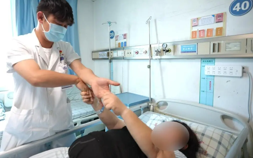 Nam shipper uống 2 l&iacute;t nước mỗi ng&agrave;y vẫn bị suy thận cấp do thiếu nước, b&aacute;c sĩ cảnh b&aacute;o: Chỉ uống nước l&agrave; chưa đủ! - Ảnh 2.