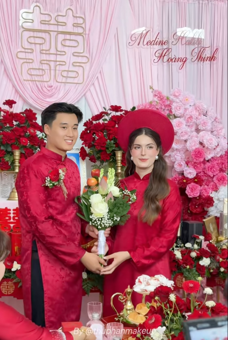 C&ocirc; d&acirc;u người Đức lấy chồng Việt Nam hot rần rần MXH: Cả nh&agrave; g&aacute;i mặc &aacute;o d&agrave;i, nh&igrave;n mẹ c&ocirc; d&acirc;u ai cũng hiểu v&igrave; sao con g&aacute;i đẹp đến vậy - Ảnh 12.