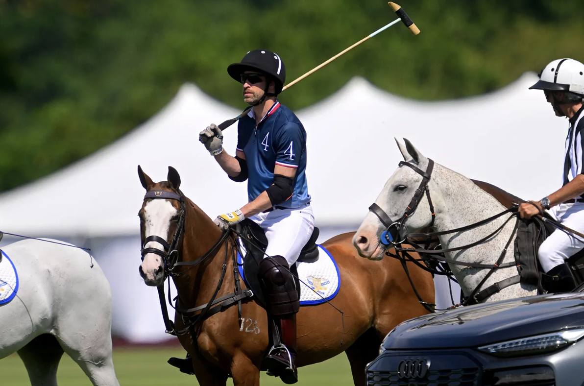 Vương phi Kate trở lại với phong c&aacute;ch m&ugrave;a h&egrave; tại giải polo từ thiện 2026 - Ảnh 5.