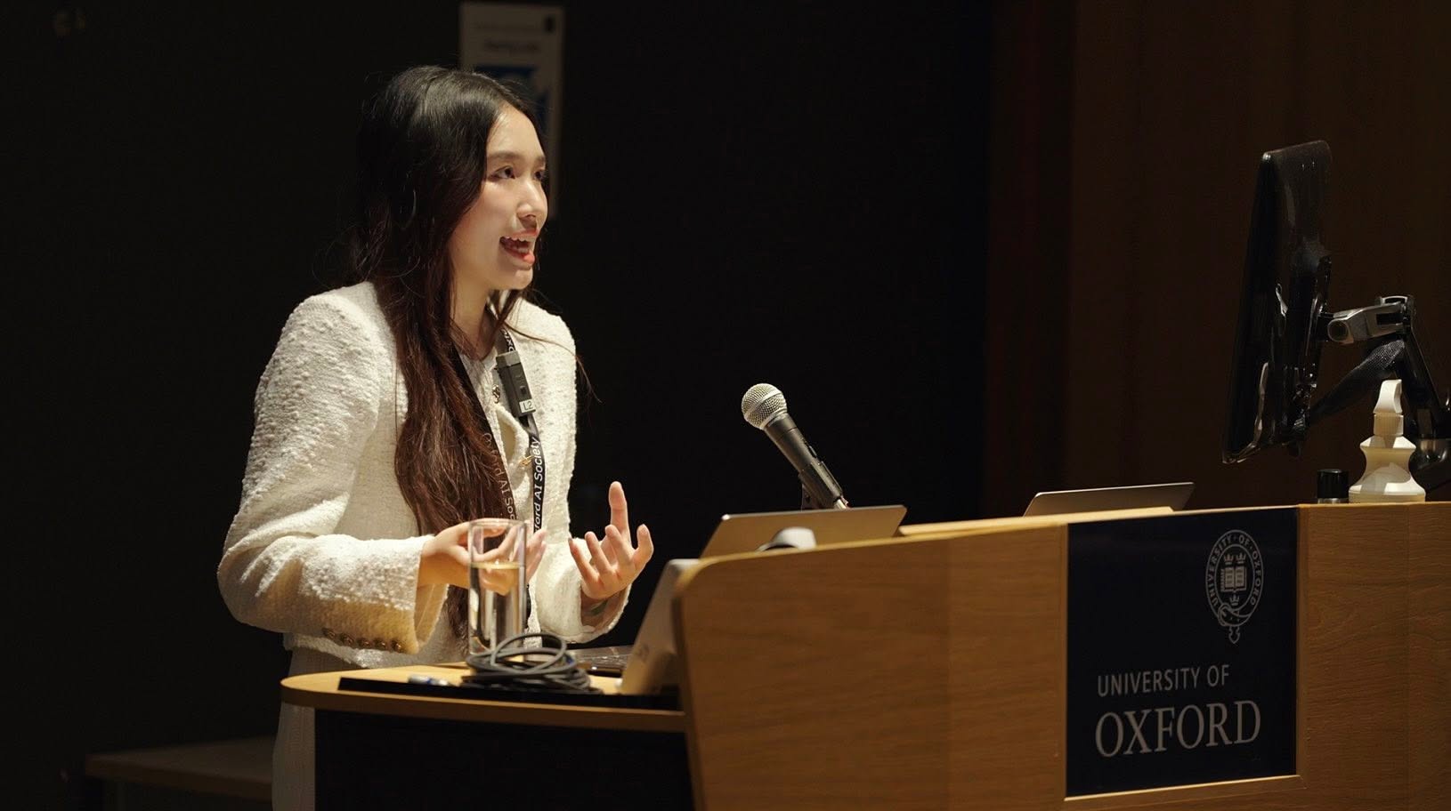 Jenny Huỳnh xinh đẹp và tài năng tại Oxford Frontier AI Forum 2026 - Ảnh 5. Jenny Huỳnh xinh đẹp và tài năng tại Oxford Frontier AI Forum 2026 - Ảnh 5.